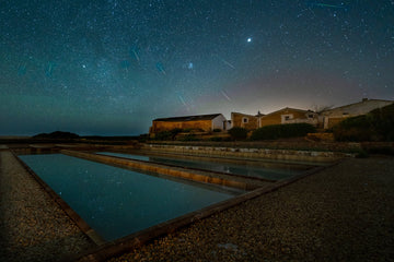 Cuando el sol se apaga unos segundos sobre las salinas