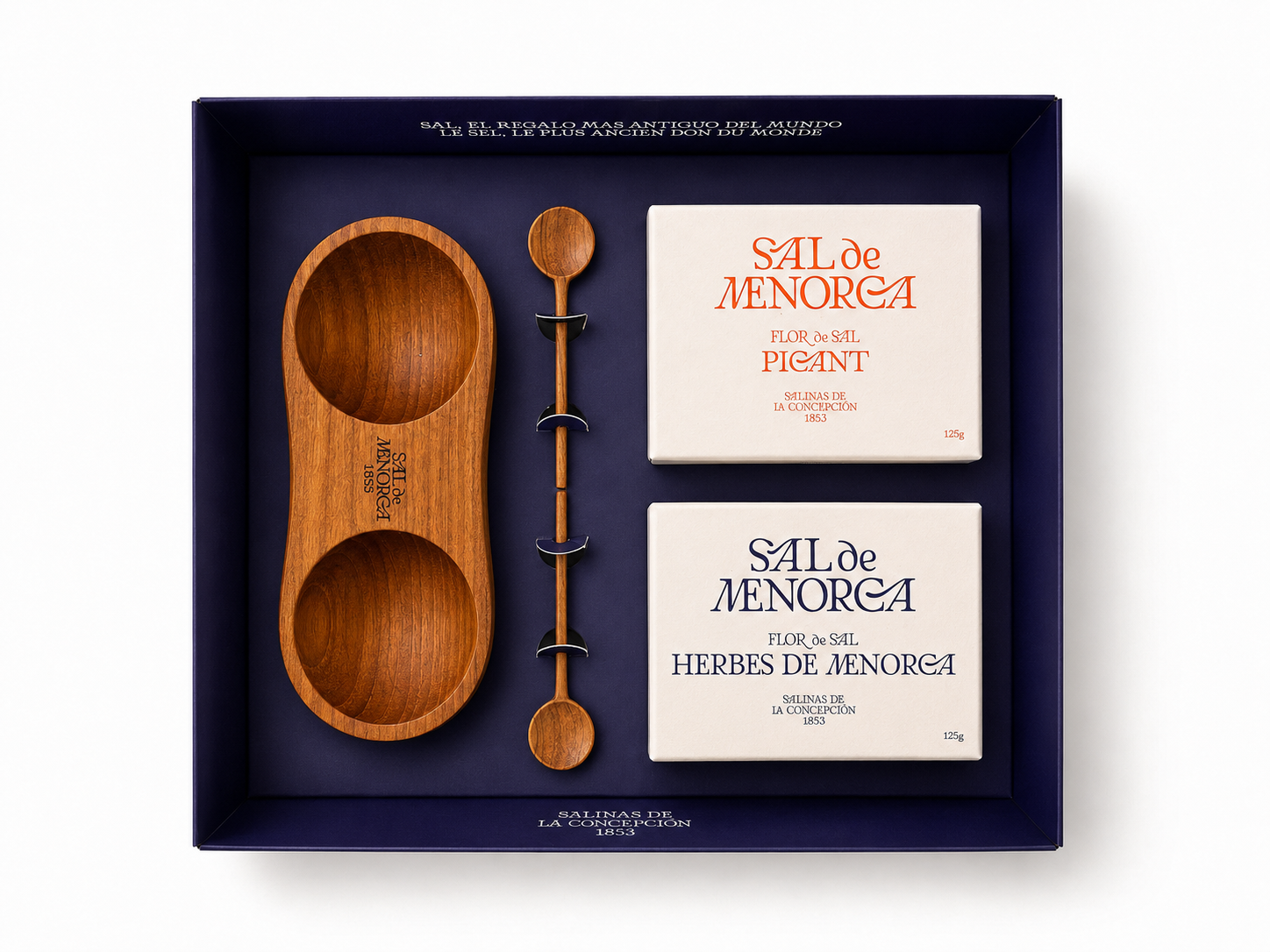 Combo Madera Sal de Menorca: salero doble de madera, dos cucharitas y dos flores de sal