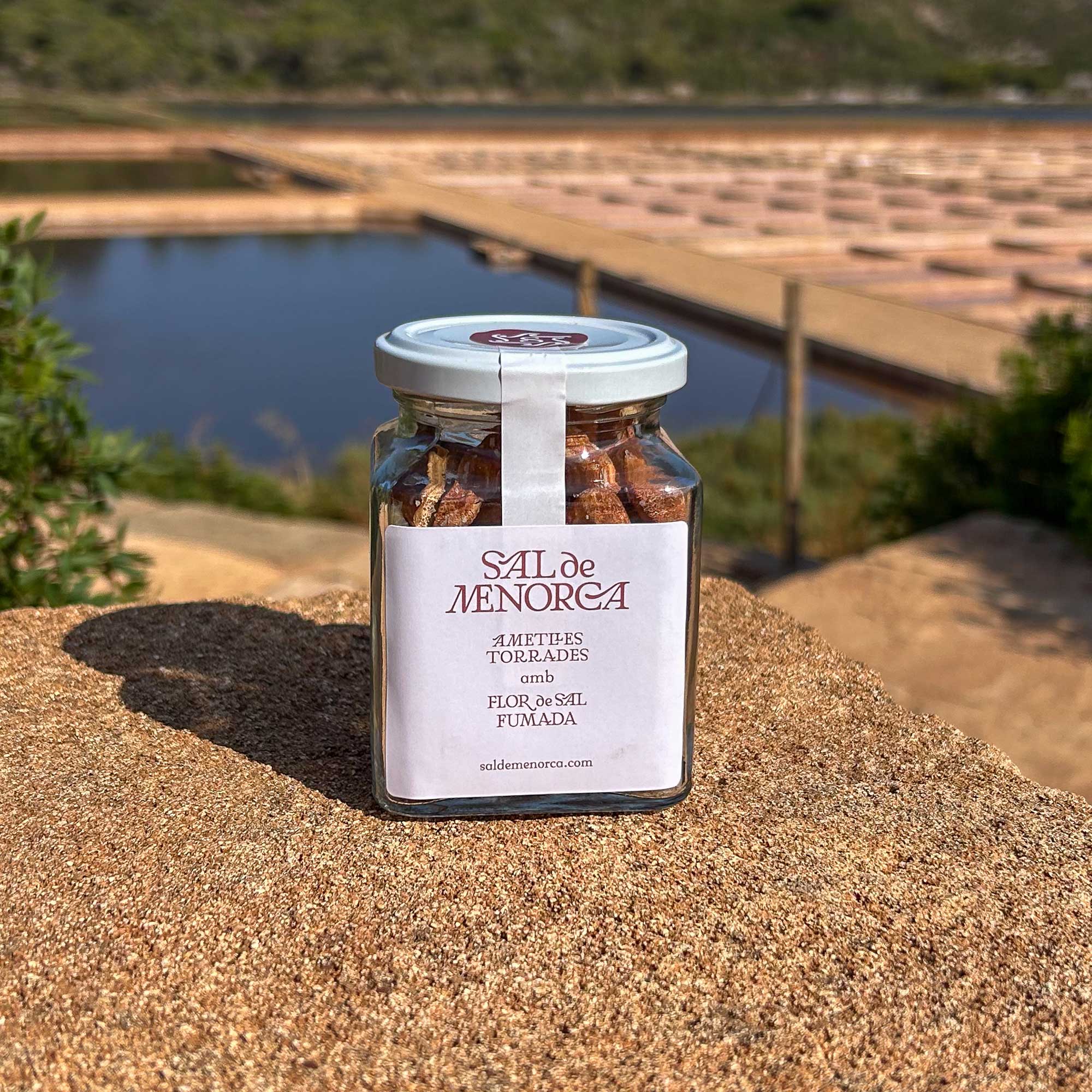 Almendra tostada flor de sal ahumada 130 g en las salinas de Menorca