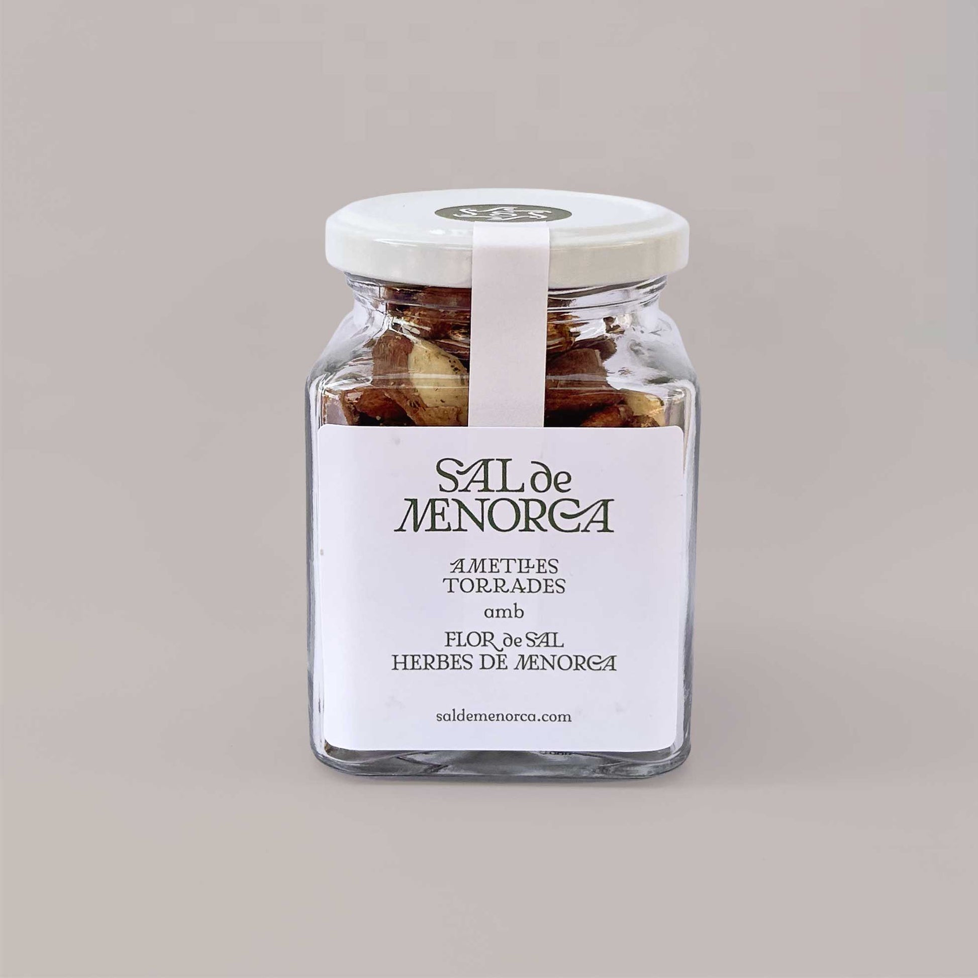 Almendra tostada con flor de sal hierbas de Menorca 130 g Sal de Menorca, bote de cristal