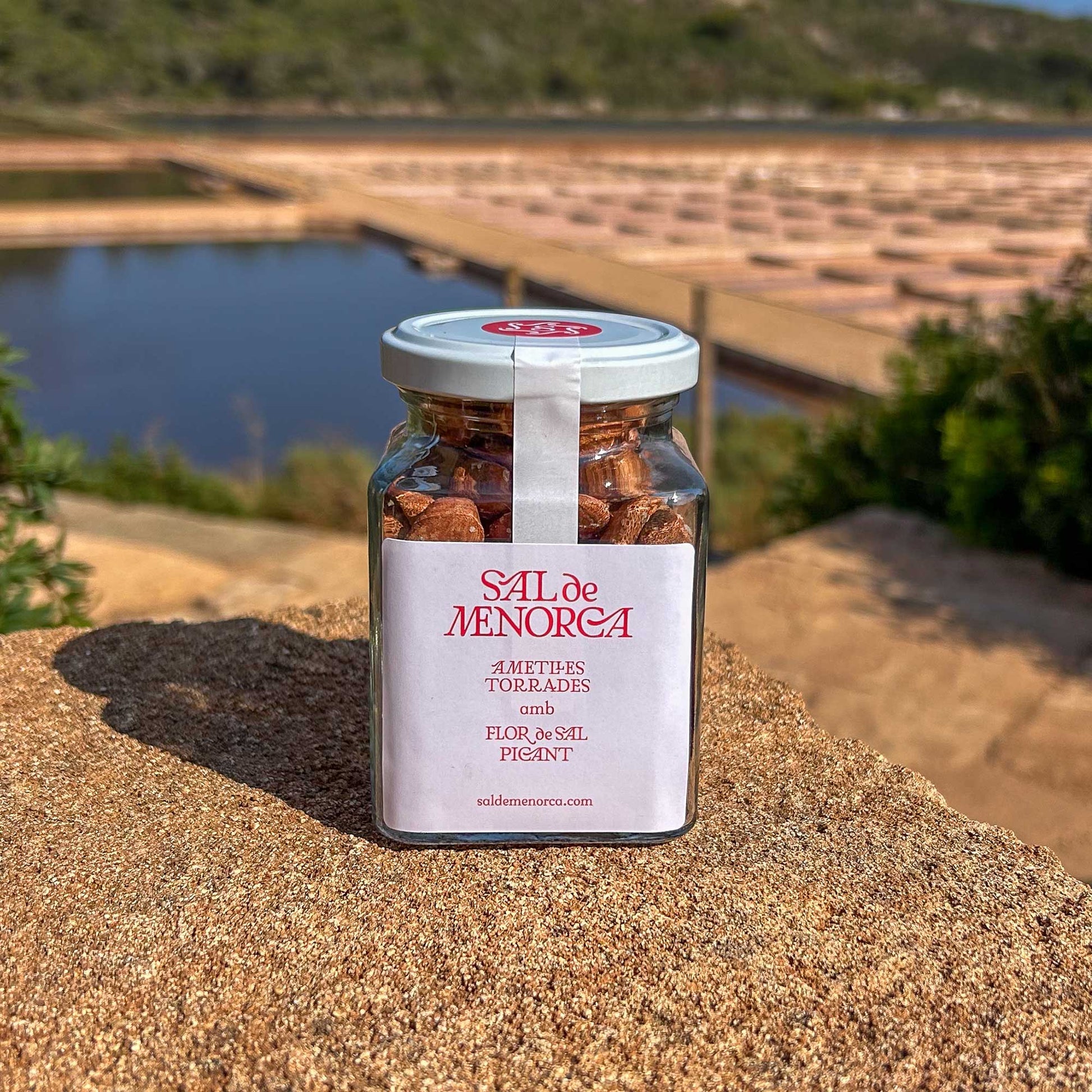 Almendra tostada flor de sal picante 130 g en las salinas de Menorca