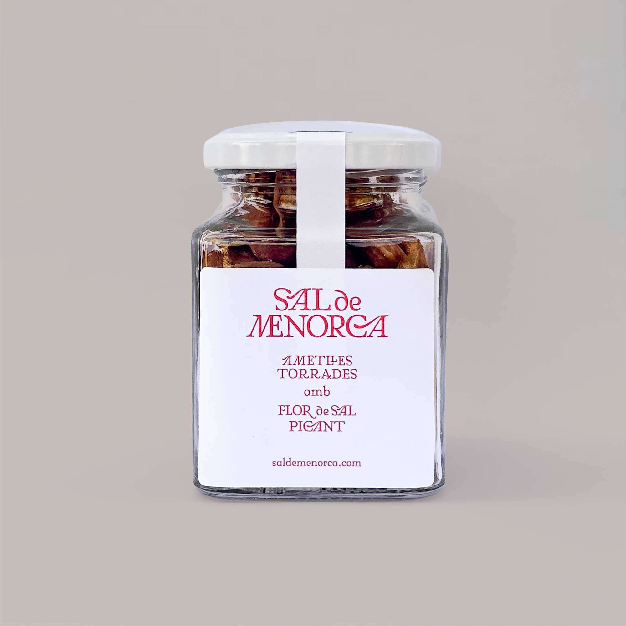 Almendra tostada con flor de sal picante 130 g Sal de Menorca, bote de cristal
