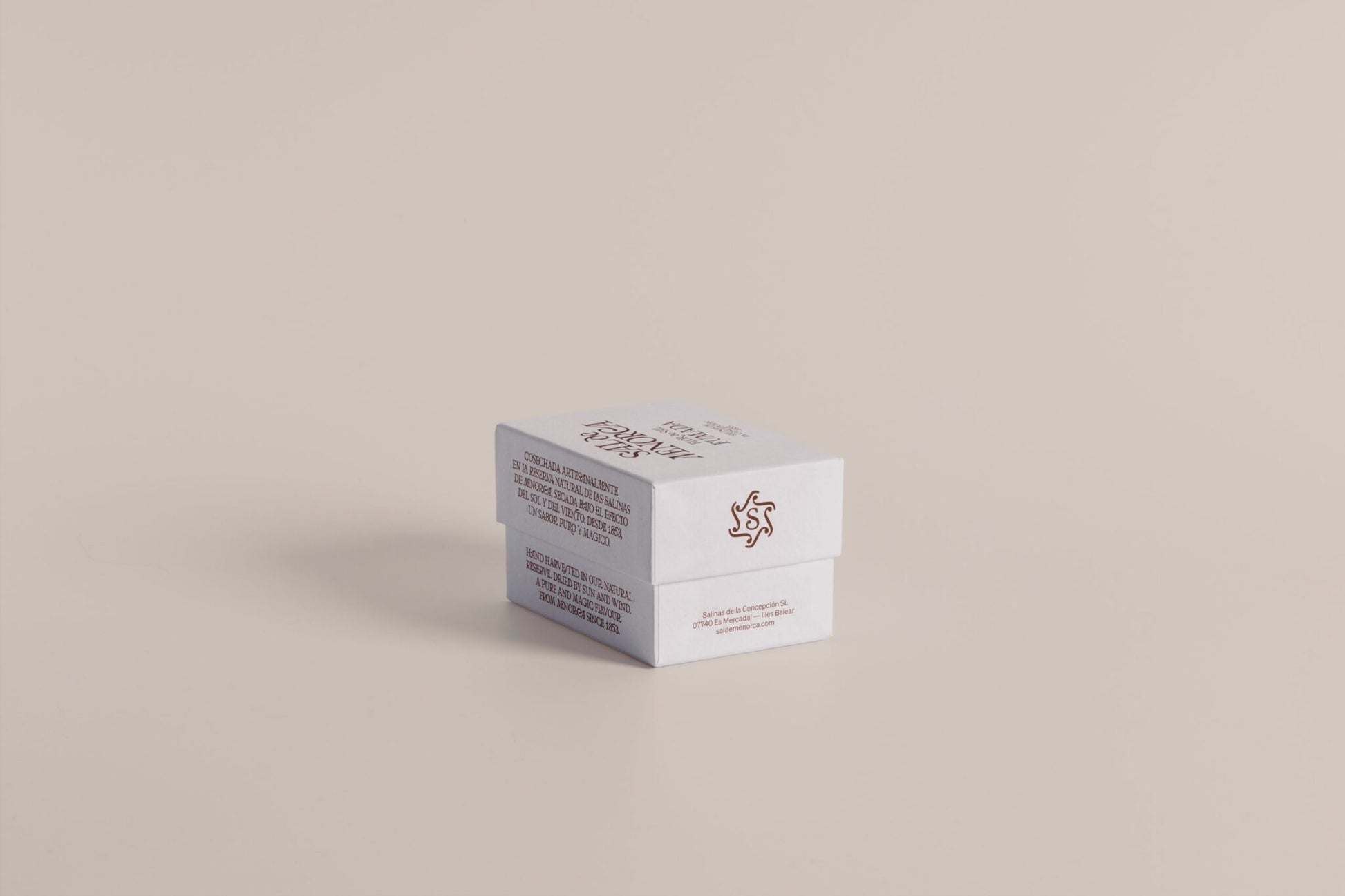 Flor de Sal Ahumada 125 g de Menorca, sal en mano