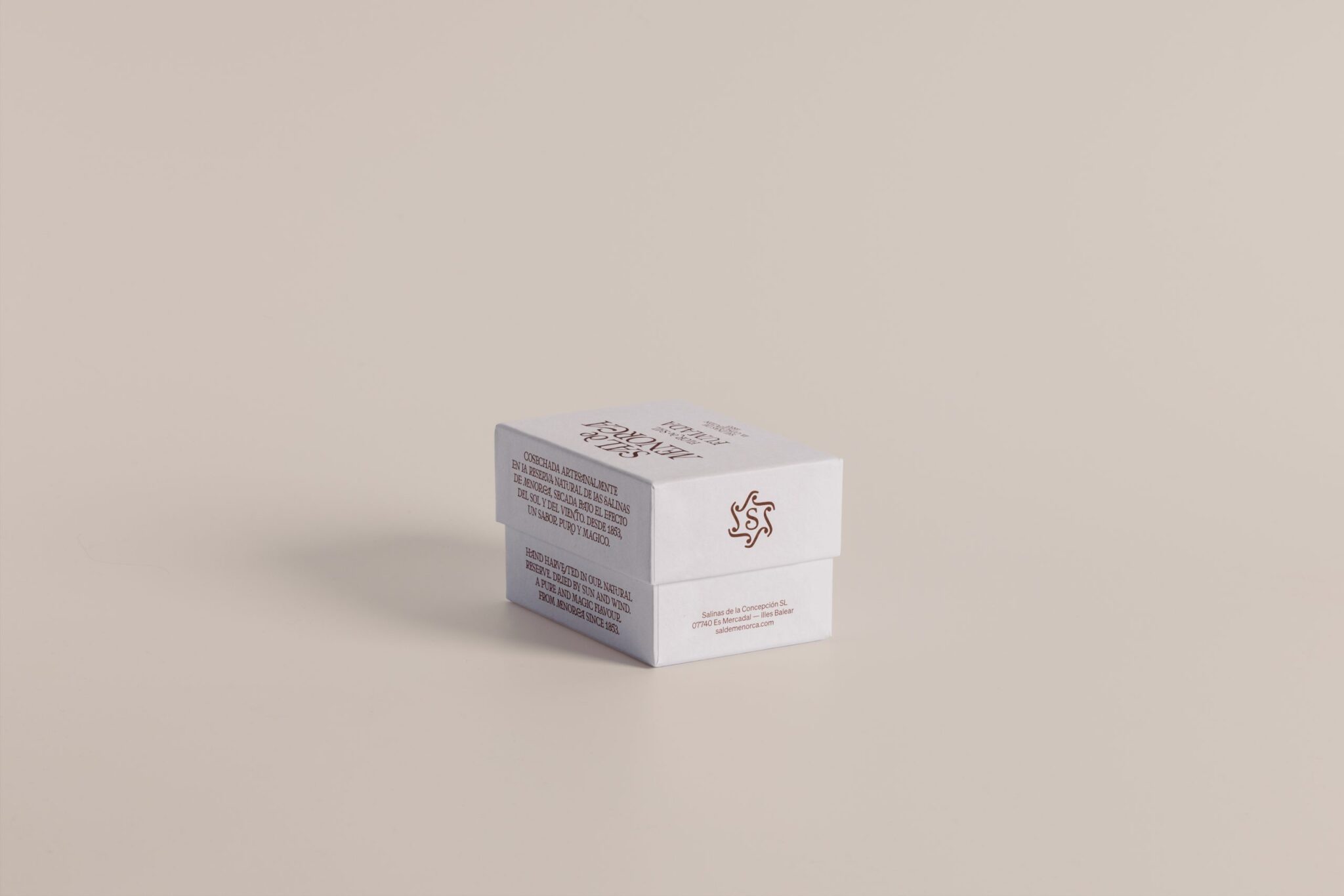 Flor de Sal Ahumada 125 g de Menorca, sal en mano