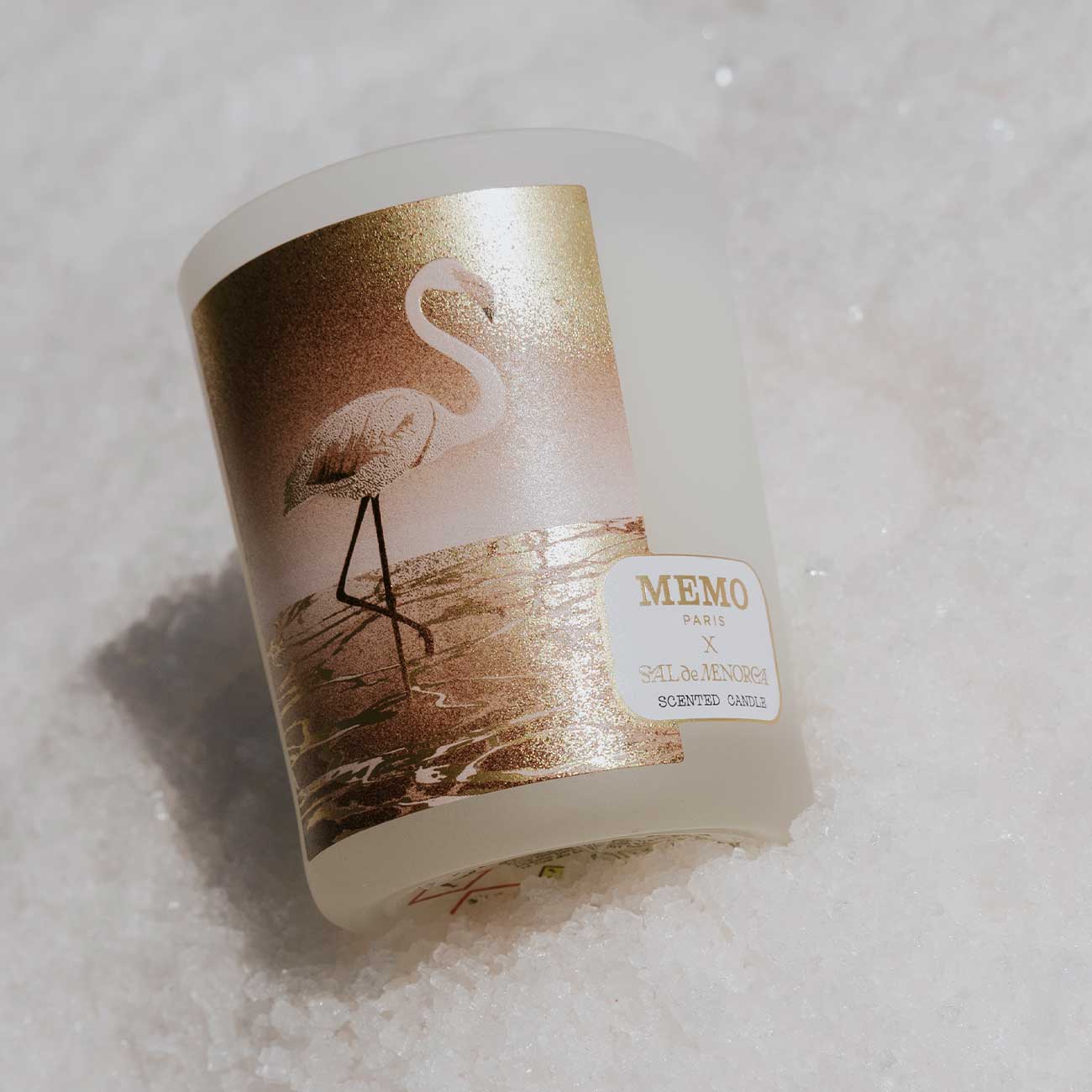 Vela perfumada Memo Paris x Sal de Menorca, vela encendida