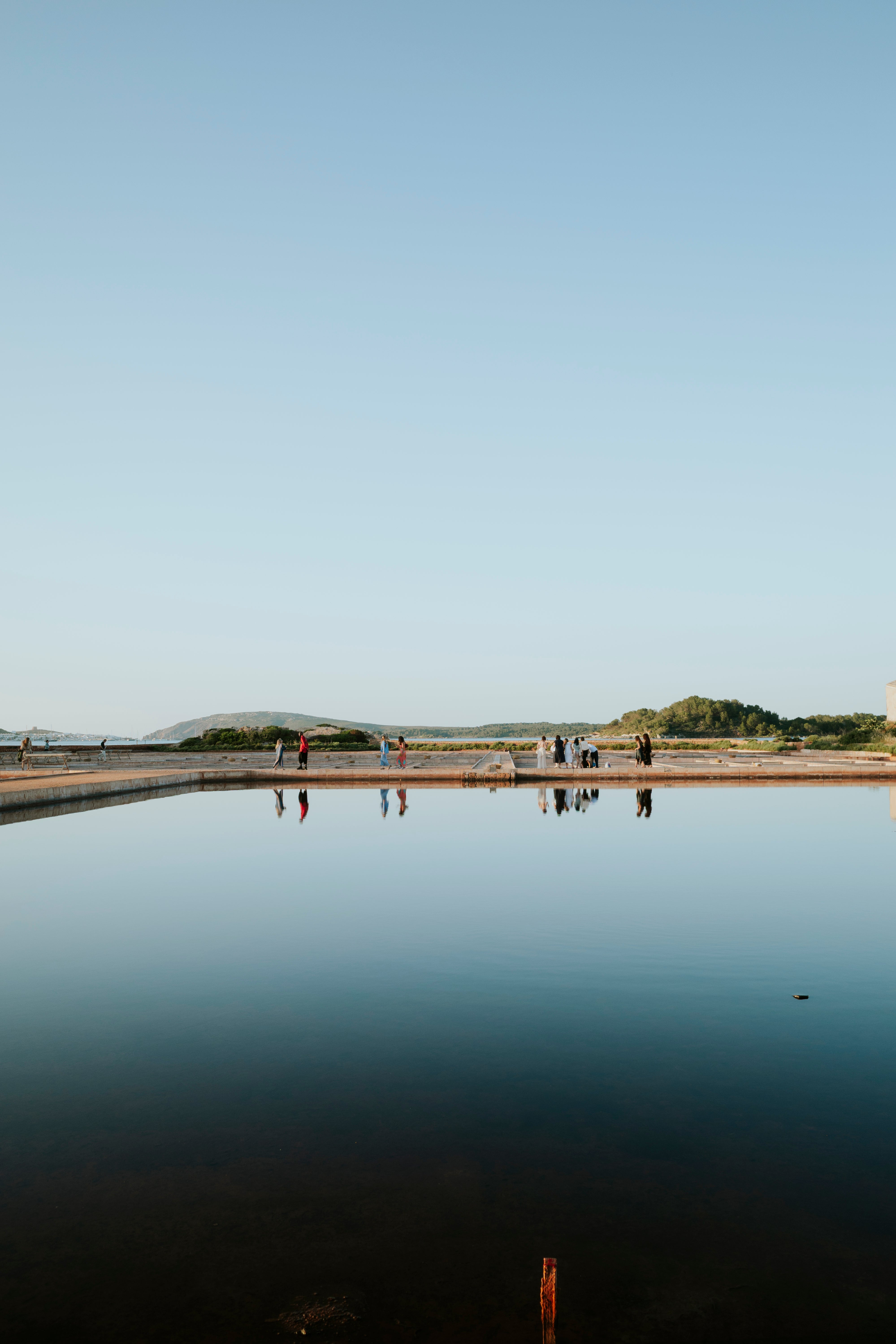 Visita guiada a las Salinas de la Concepcion, Menorca, recogida artesanal de la sal